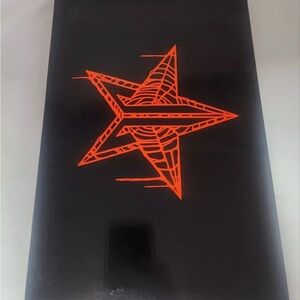 Jeffree Star Black and Orange Palette